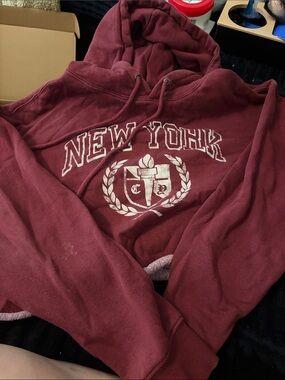 Women's Maroon Hooded cropped Sweatshirt with 'New York' Graphic